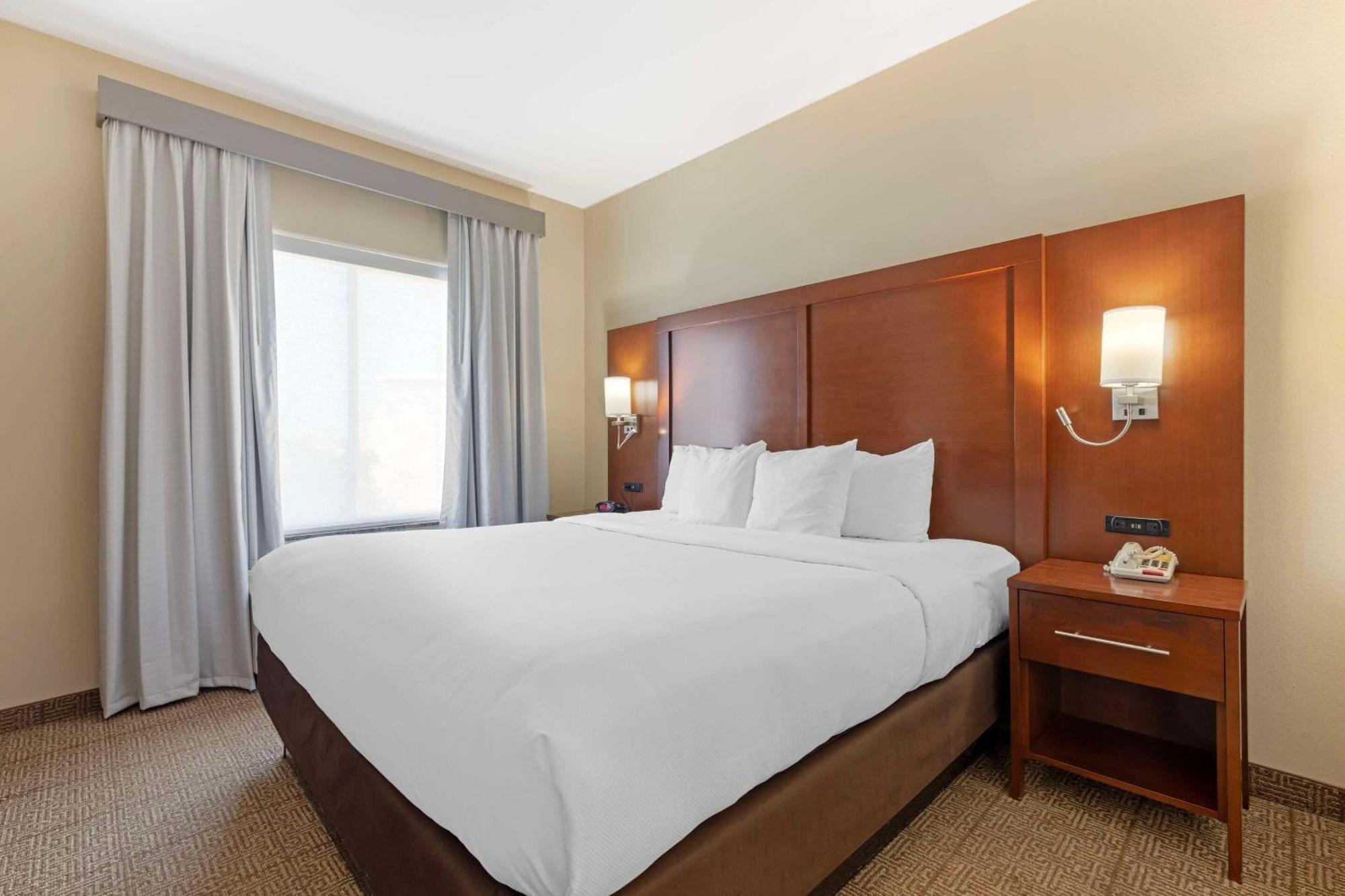 Comfort Suites West Dallas - Cockrell Hill מראה חיצוני תמונה