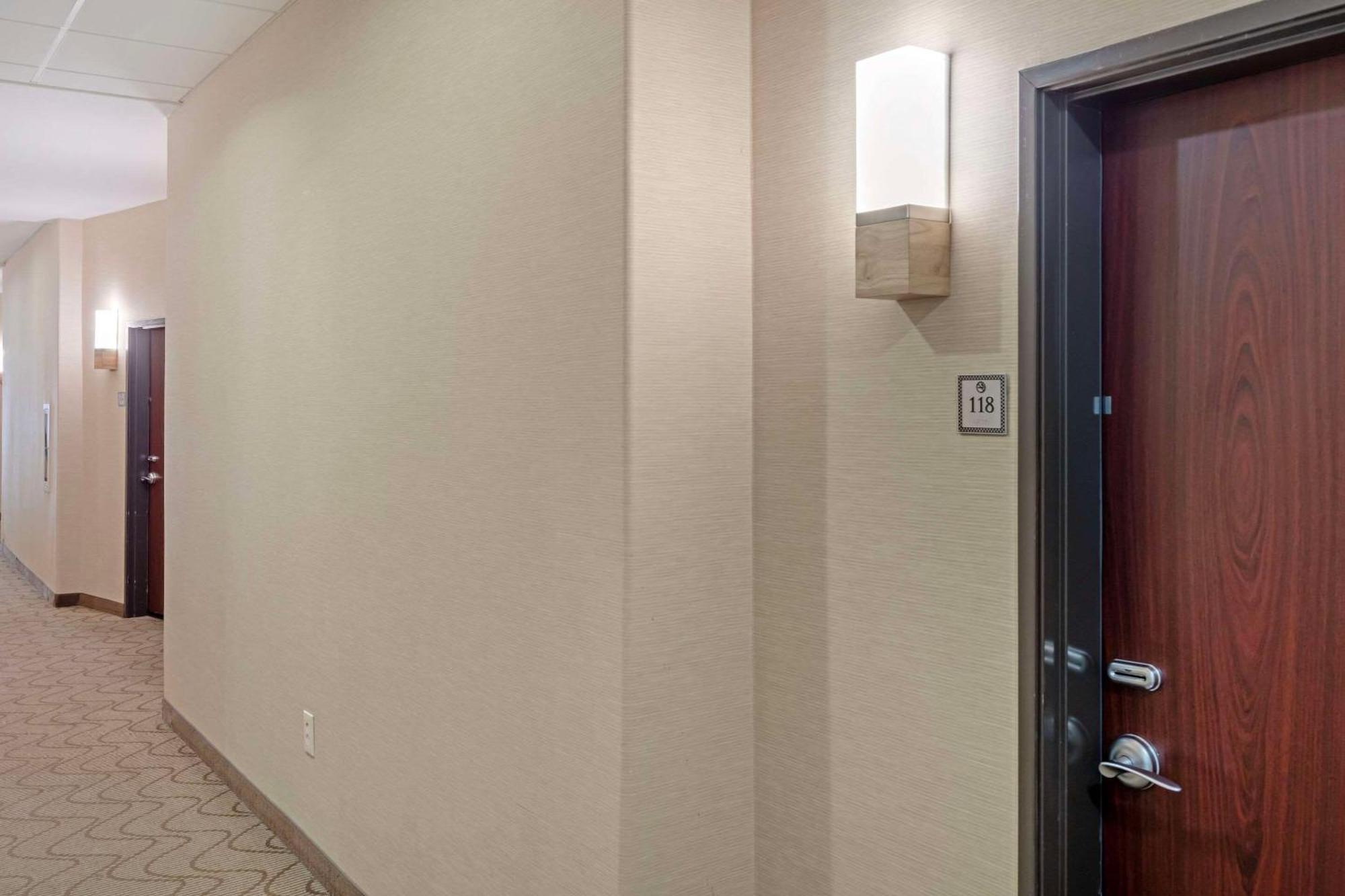 Comfort Suites West Dallas - Cockrell Hill מראה חיצוני תמונה